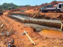Obra no São Cosme e Jardim Universitário avança com concretagem de blocos de fundação